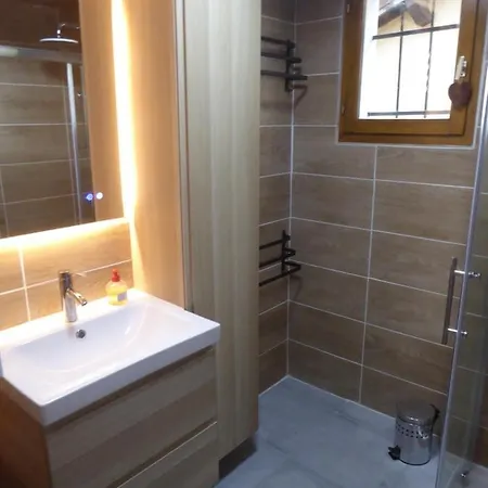 بيت للعطل Le Cerdan - Classe 3 Etoiles - 2 Adultes 3 Enfants - 2 Chambres- Parking -garage-jardin-wifi-renove En 2023 *