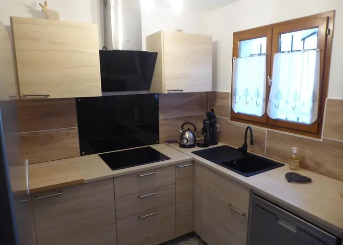 Casa de Férias Le Cerdan - Classe 3 Etoiles - 5 Personnes - 2 Chambres- Parking -garage-jardin-wifi-renove En 2023 (adults Only)